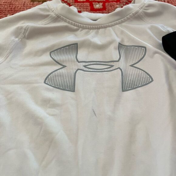 Under armor set of two youth, extra small compression, T-shirts - Picture 2 of 6
